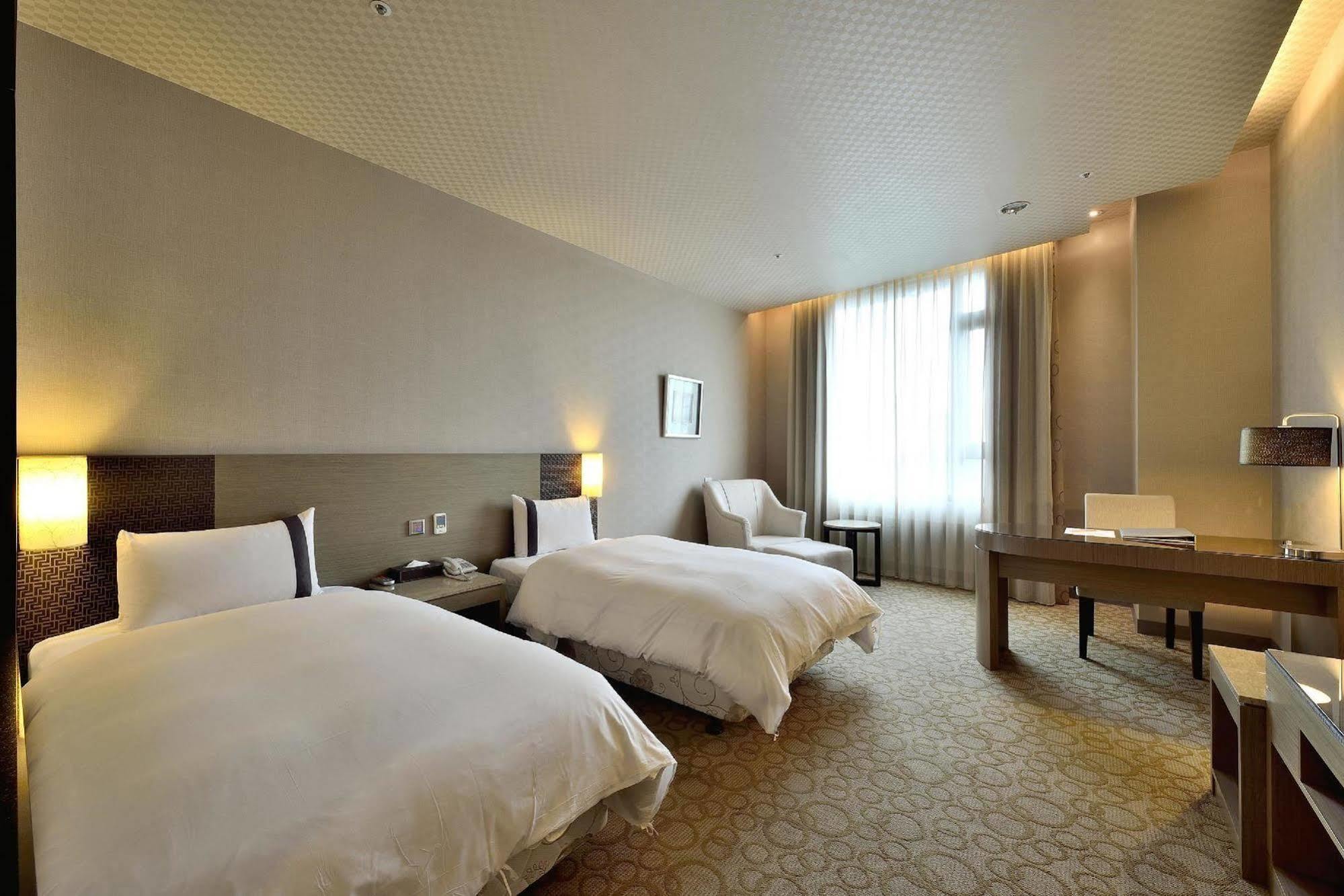 Shinkansen Grand Hotel Taichung Eksteriør billede