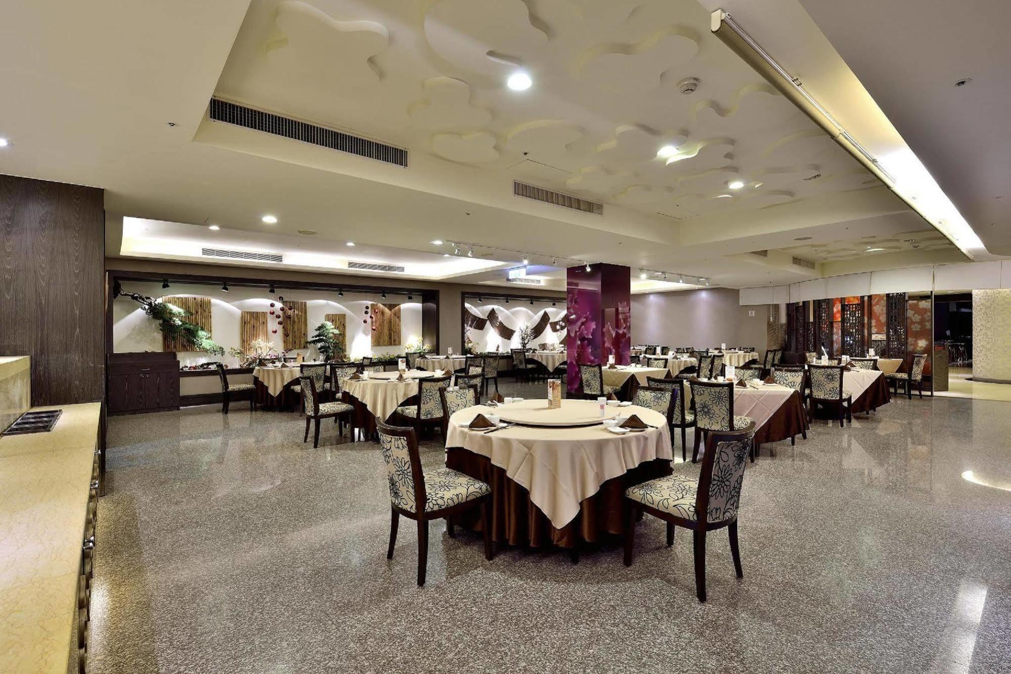 Shinkansen Grand Hotel Taichung Eksteriør billede